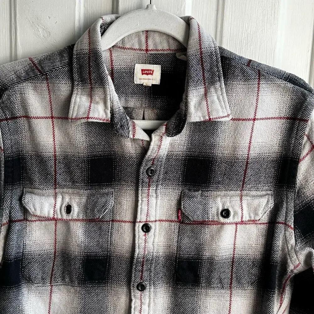 Levi’s Plaid Flannel Button-Down Shirt Size Medium
